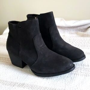 Caterpillar CAT dark gray heeled ankle booties almond toe zipper women size 7.